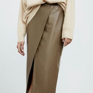 NWT Zara Faux leather skirt